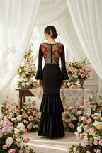 Traje de Flamenca EW7 | Vestido Flamenco con Encaje y Volantes Negro y Rojo