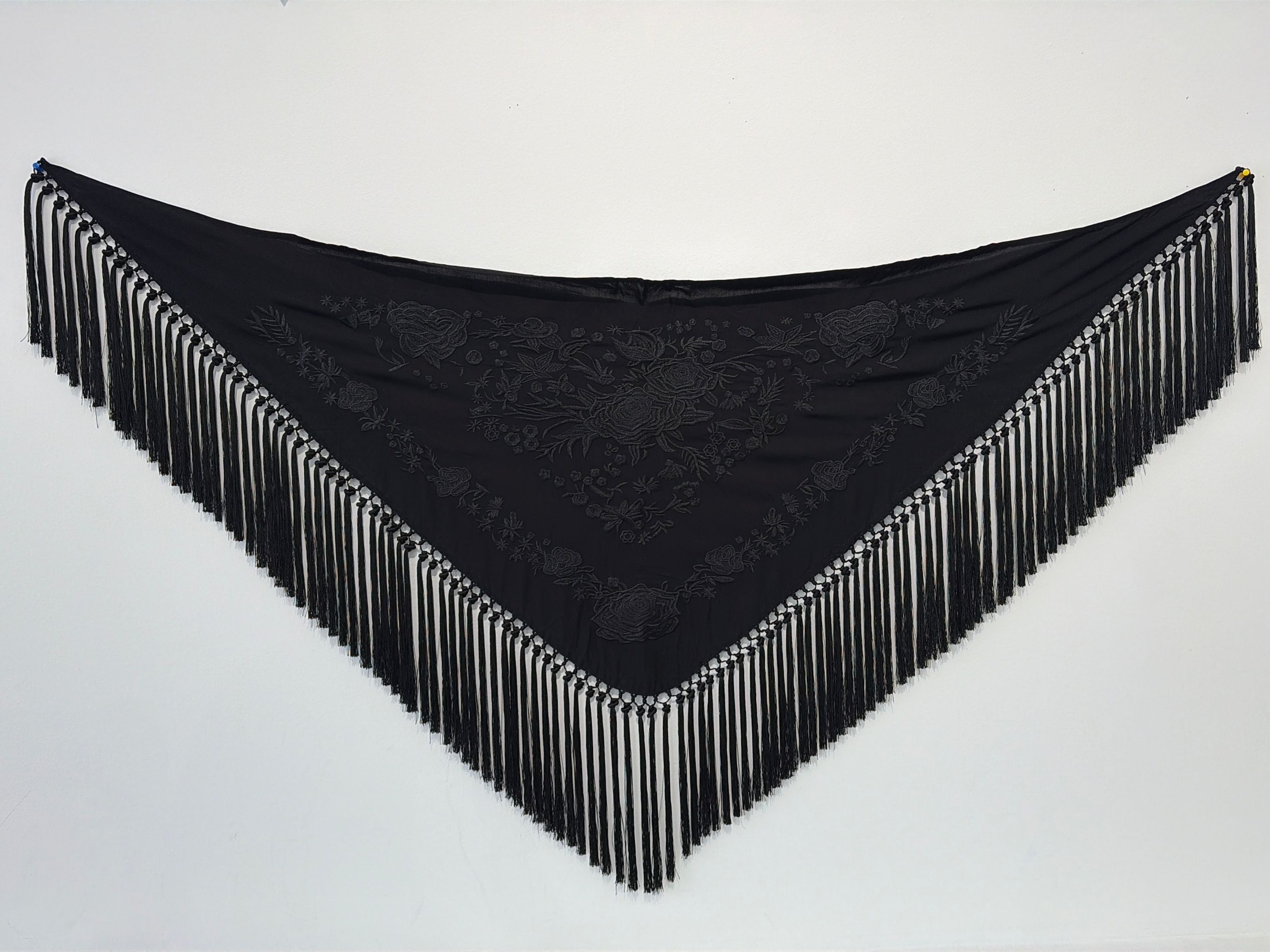 Mantoncillo Triangular 150cm mt18negro