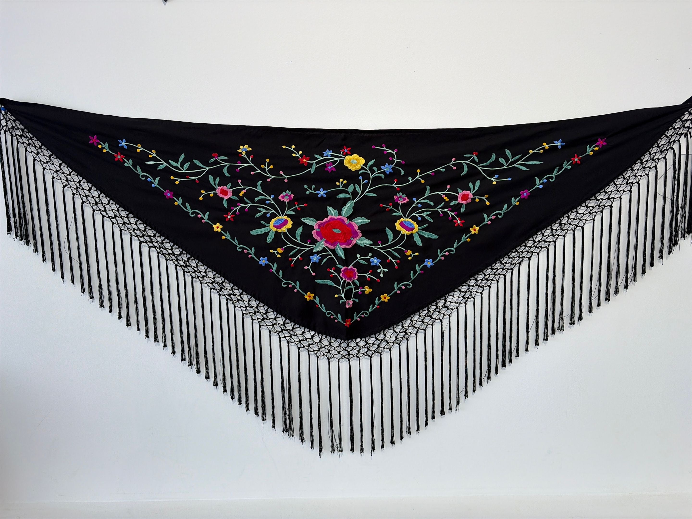 Mantoncillo Triangular Negro con color 150cm | Ref. MT7