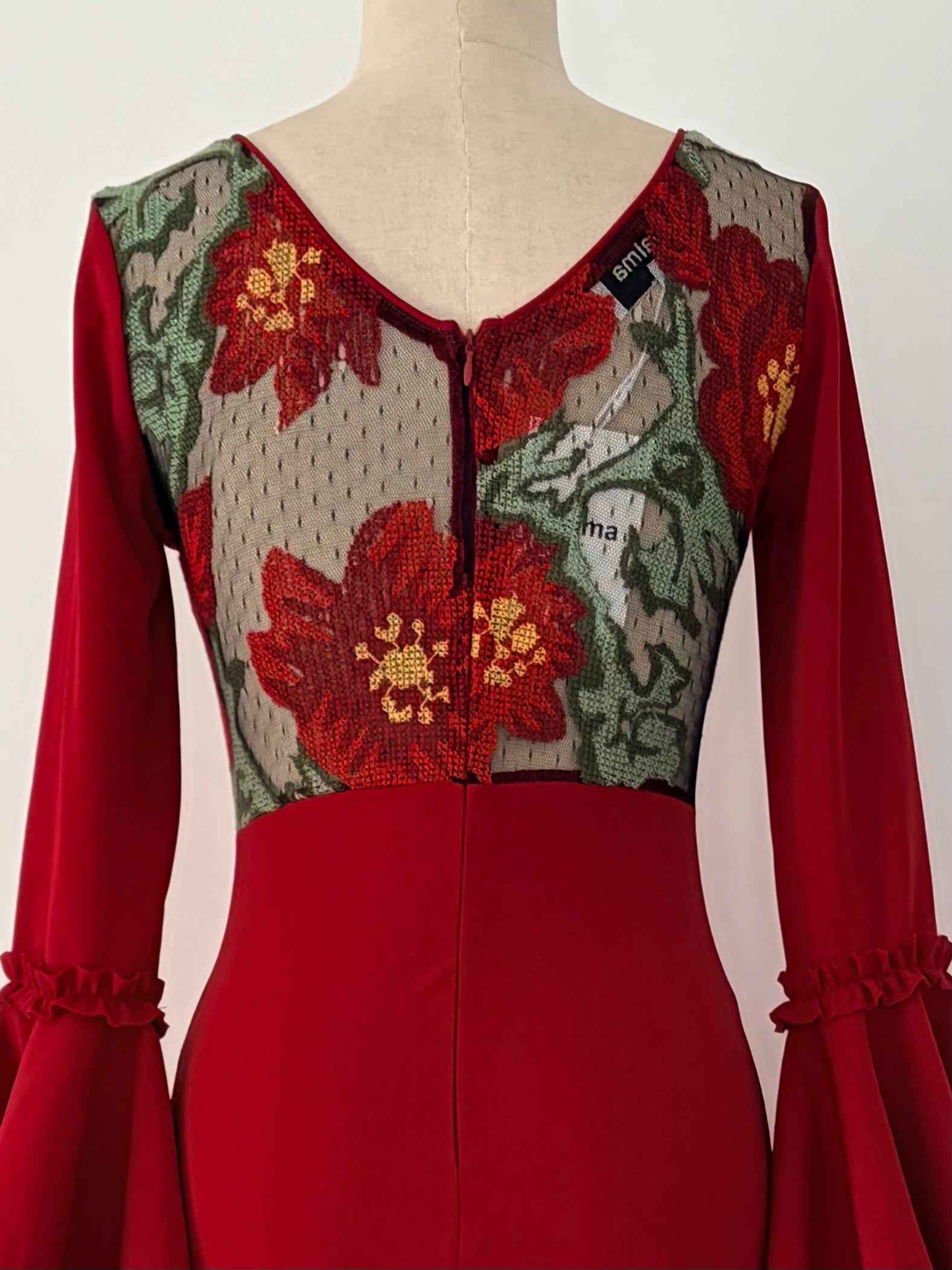 Traje de Flamenca EW7 | Vestido Flamenco con Encaje y Volantes Negro y Rojo