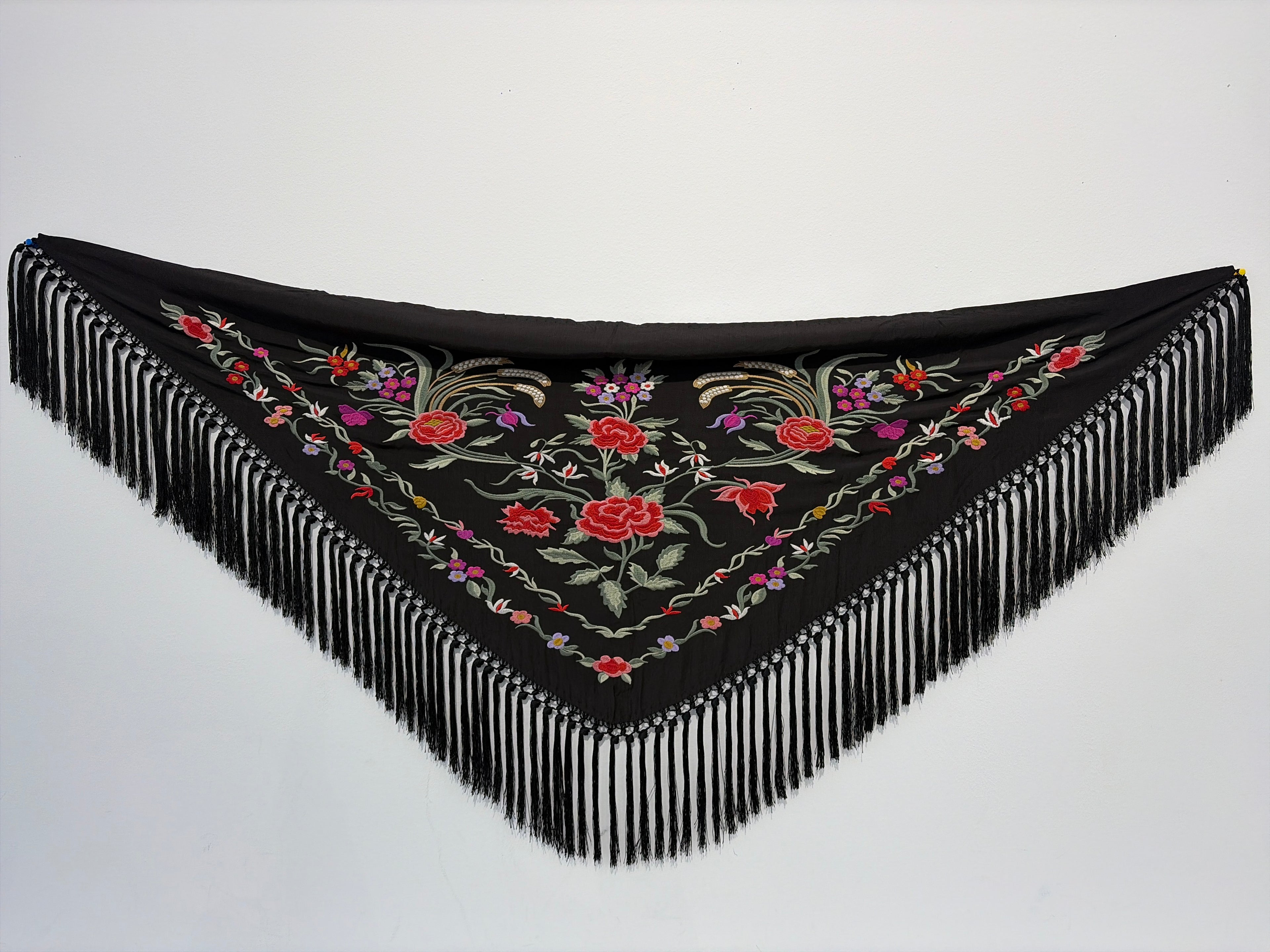 Mantoncillo Triangular 150cm mt253negro